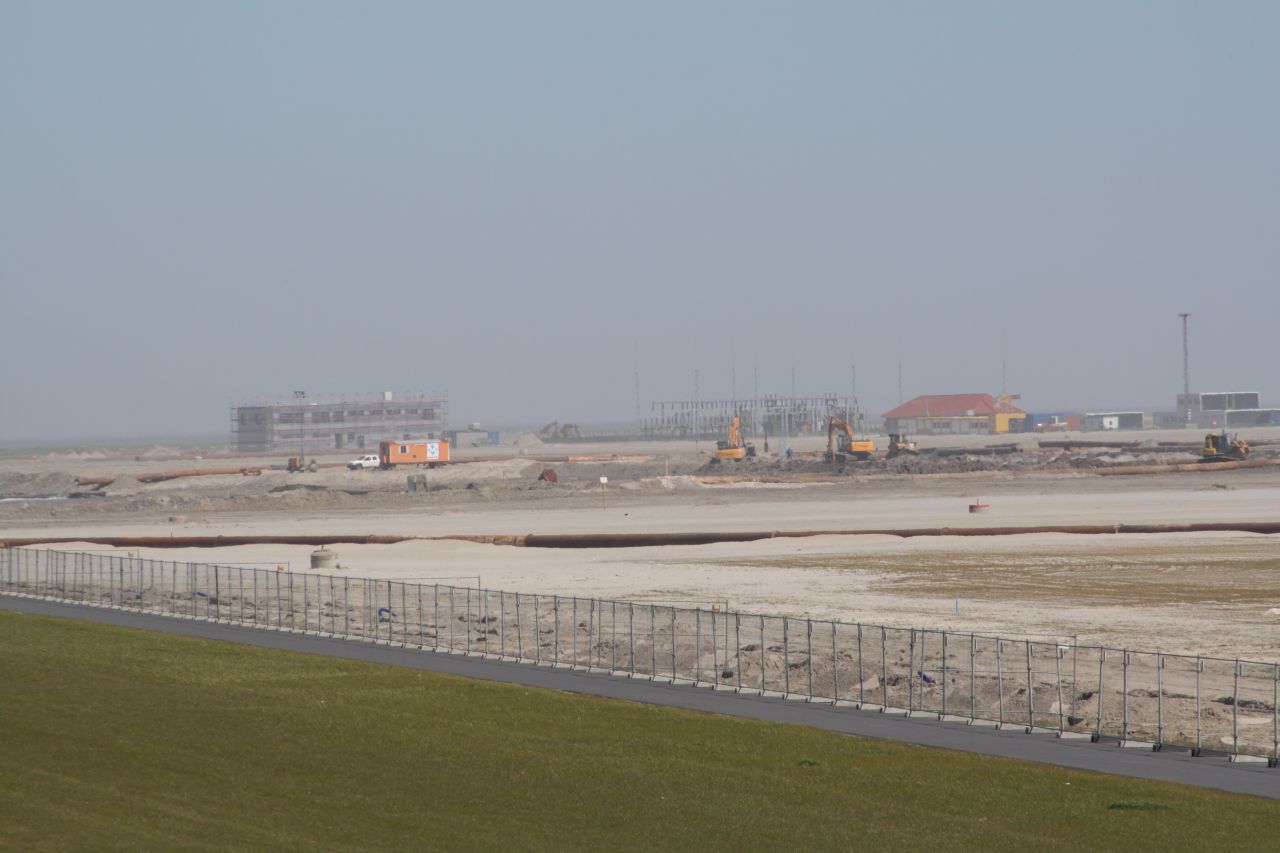 Blick auf die Baustelle des JadeWeserPort