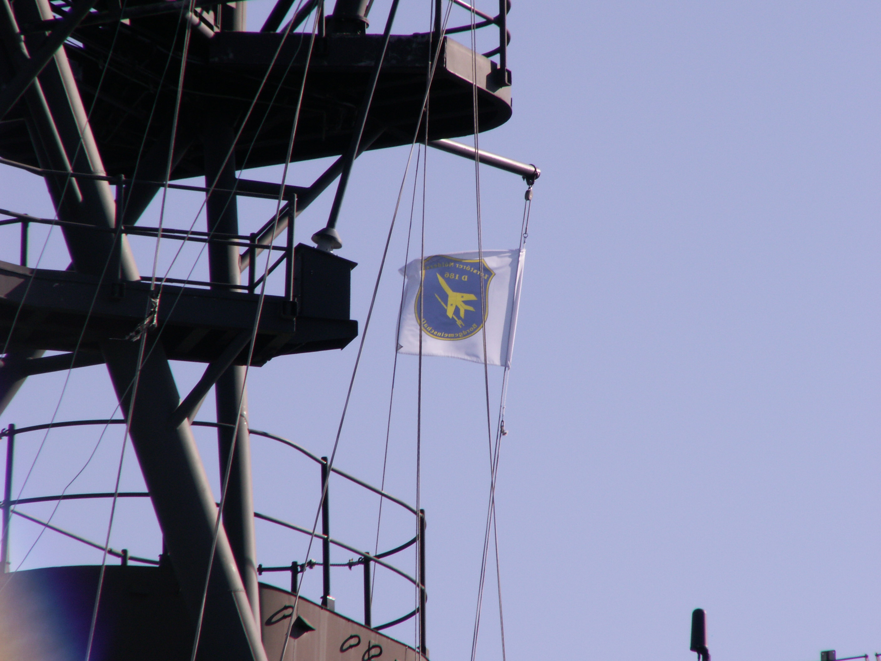 Die Bordgemeinschaft zeigt Flagge