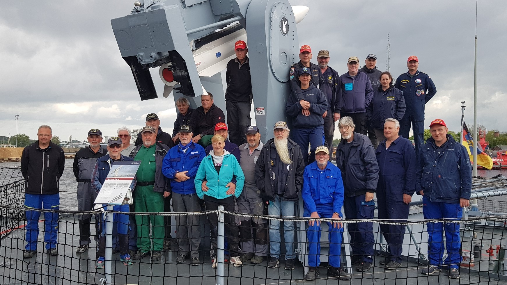 Gruppenbild mit den Teilnehmern des PönEx Mai 2022